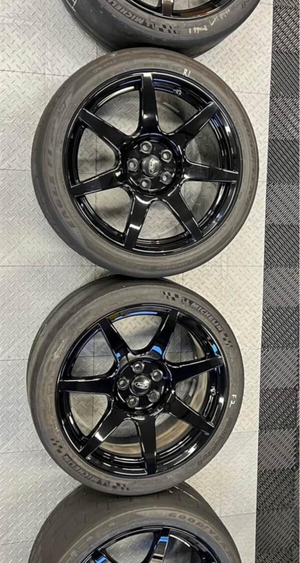 2018 GT350R carbon wheels Used